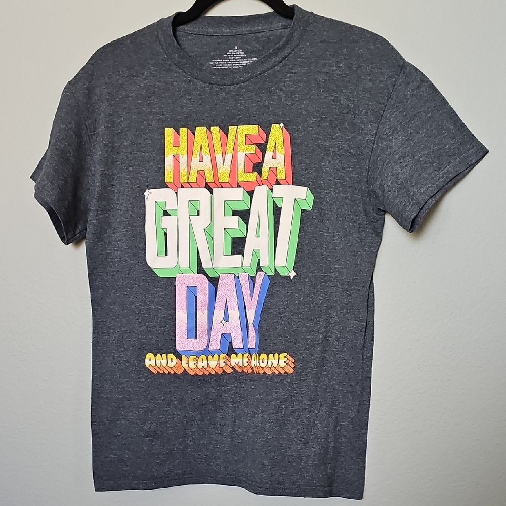 Gray Graphic T-Shirt with colorful graphic Short sleeve small